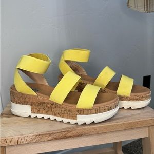 STEVE MADDEN Platform Wedge Sandal Size 8